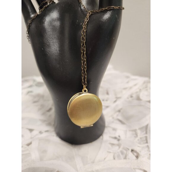 Vintage Floral Locket Necklace – Antique Bronze Round Pendant - Picture 7 of 10